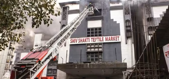 Massive Fire Engulfs Shiv Shakti Textile Market in Surat